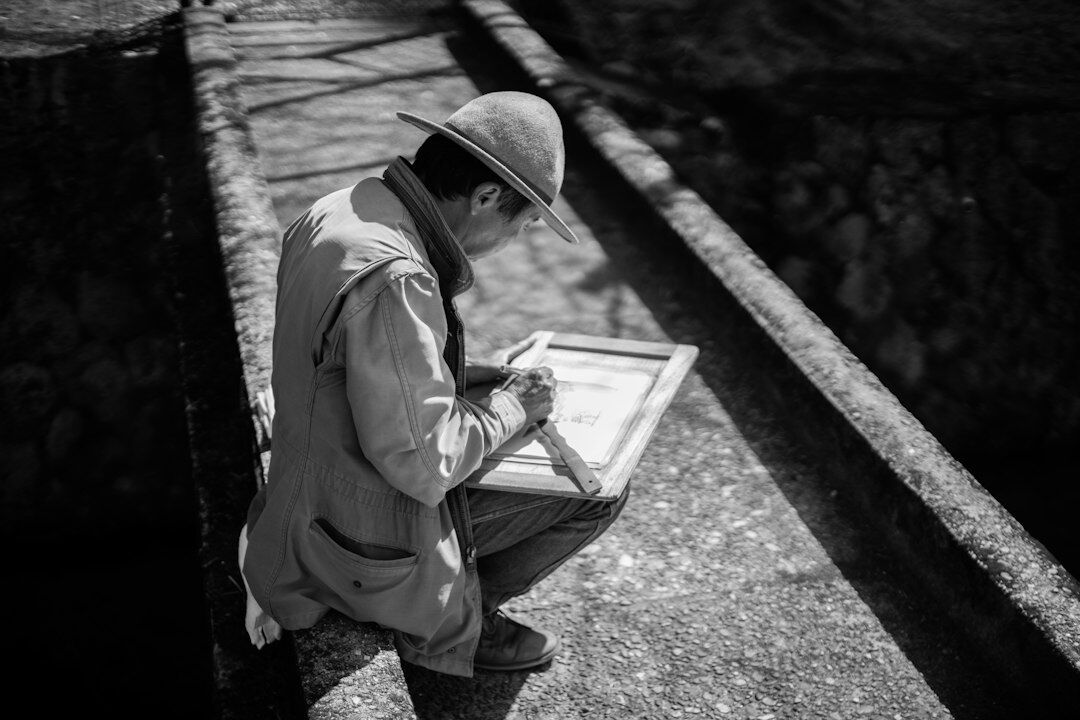 detective reading old case files